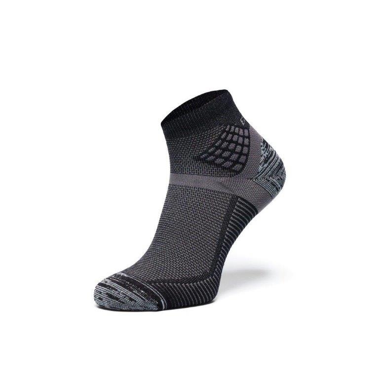 Excess Workwear kurzer Funktionssocke in Schwarz mit grauen Verstärkungen, atmungsaktivem Material und ergonomischem Schnitt.