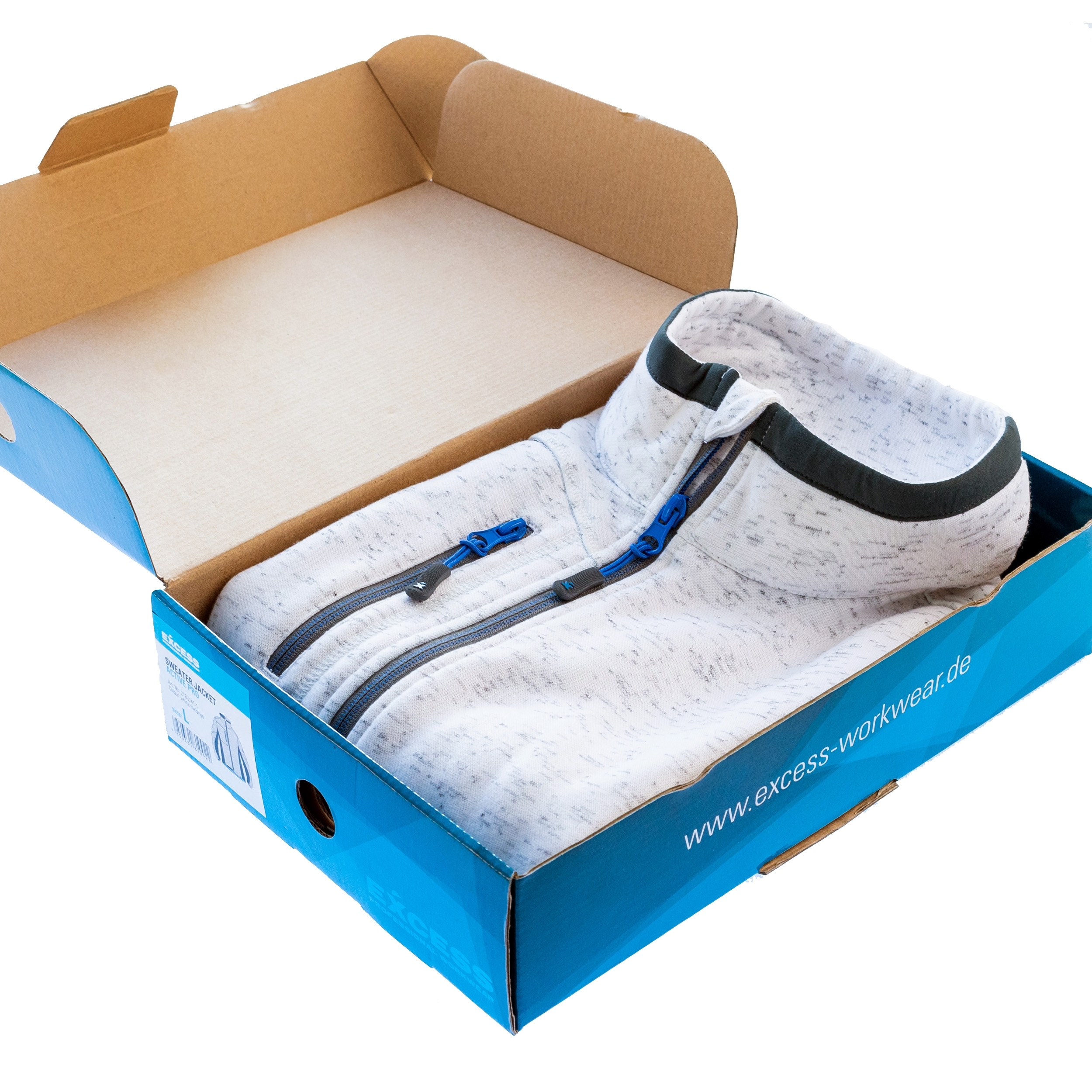 Weiße Excess Workwear Sweatjacke ordentlich gefaltet im blauen Karton mit Logo und Etikett.