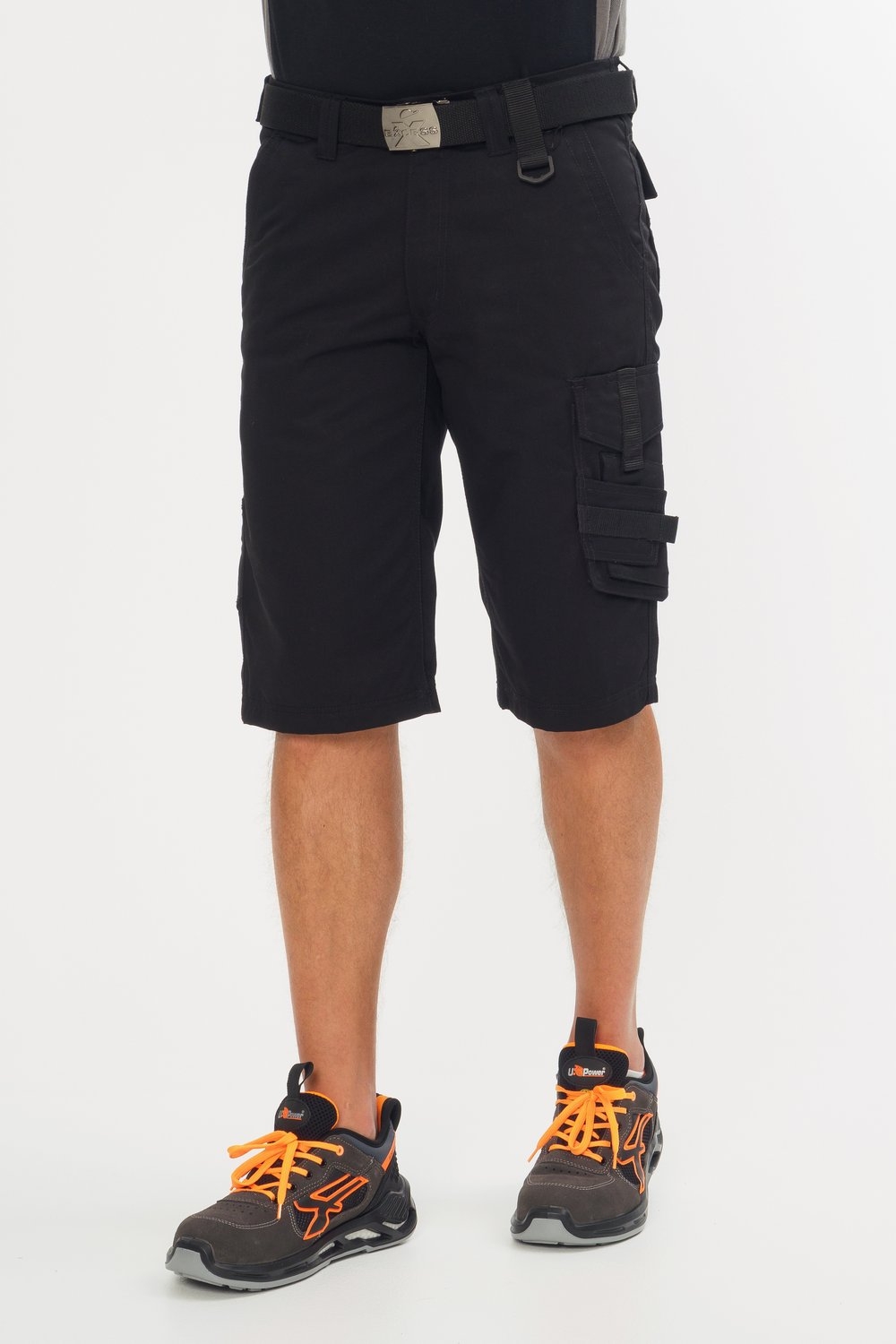 Schwarze Arbeitsbermuda mit praktischen Cargotaschen und Werkzeugschlaufen – funktionale Malershorts für Handwerker und Bauarbeiten.